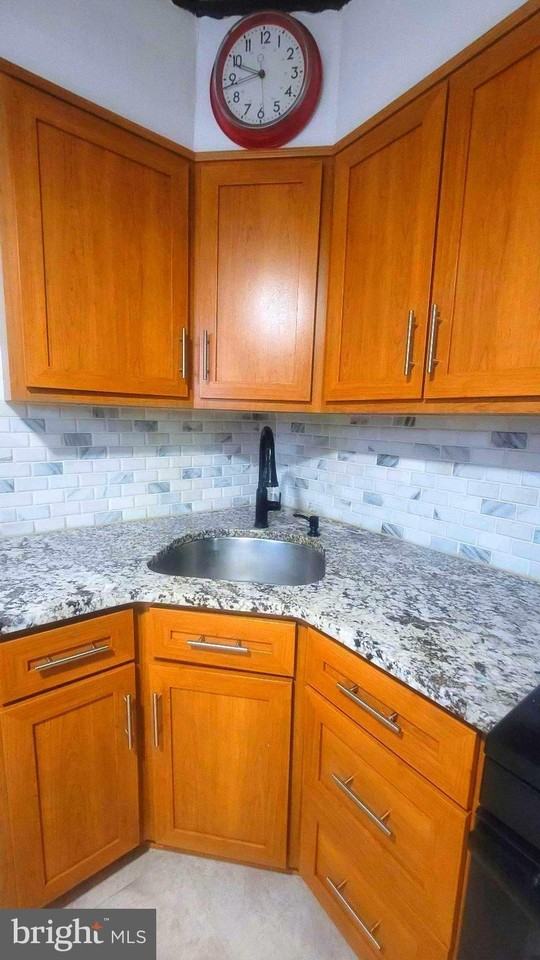 1435 N Redfield St - Photo 4 of 8