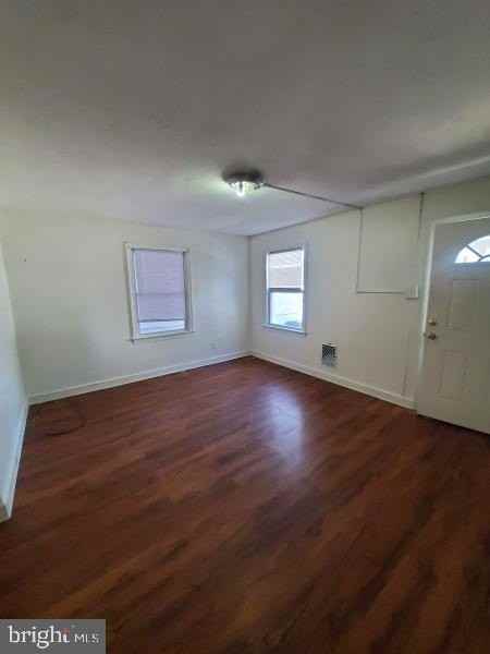 233 Pattison St - Photo 2 of 8
