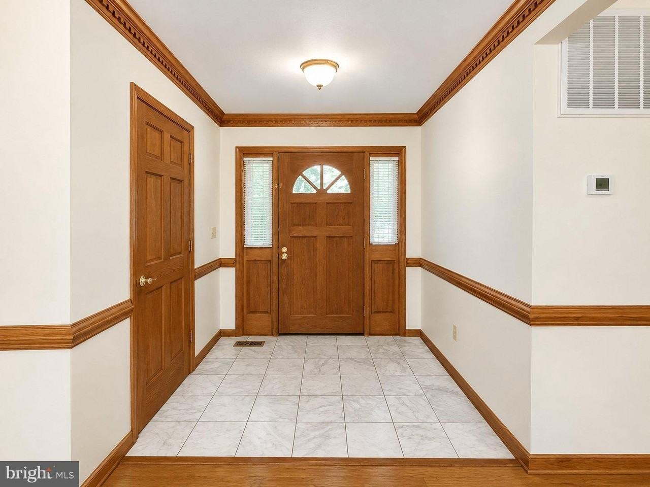311 Yorktown Blvd - Photo 3 of 26