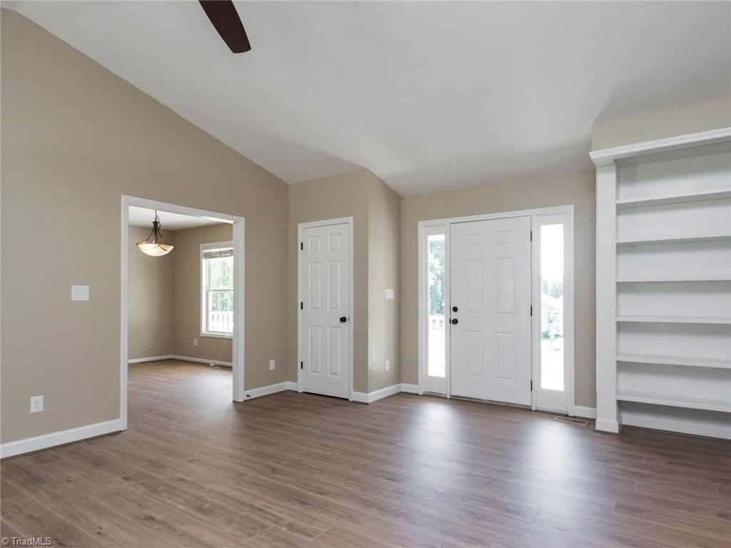 8008 Daltonshire Dr - Photo 7 of 32