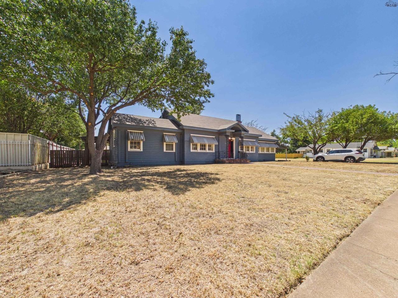 1305 Buchanan St - Photo 3 of 40