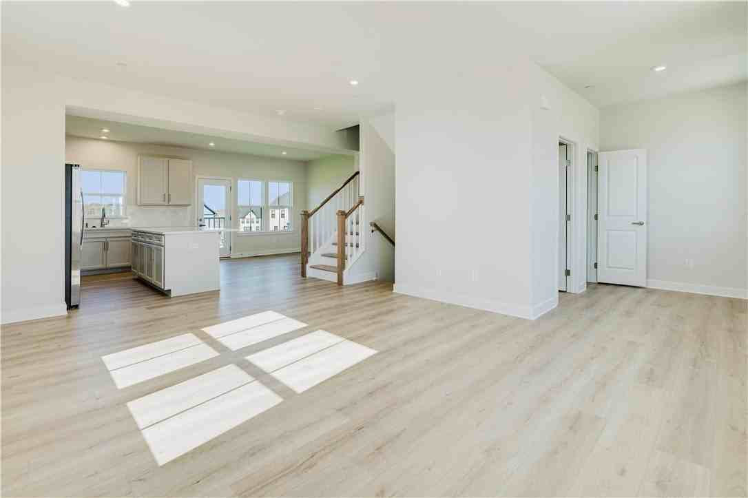7012 Jones Ln - Photo 7 of 26