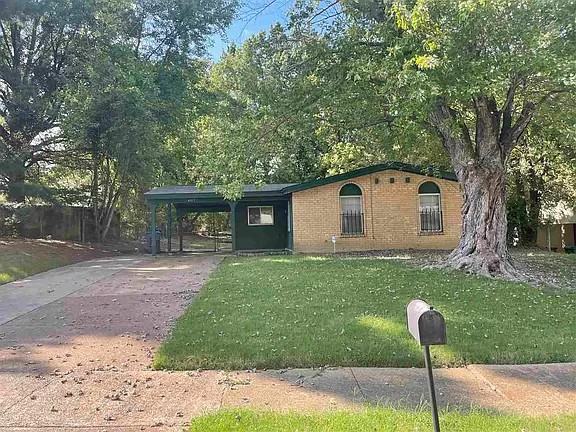 4207 University St - Photo 2 of 10