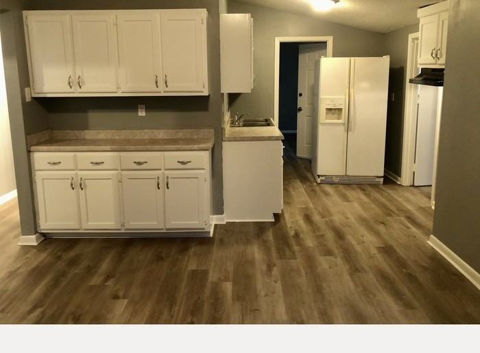 4207 University St - Photo 3 of 10