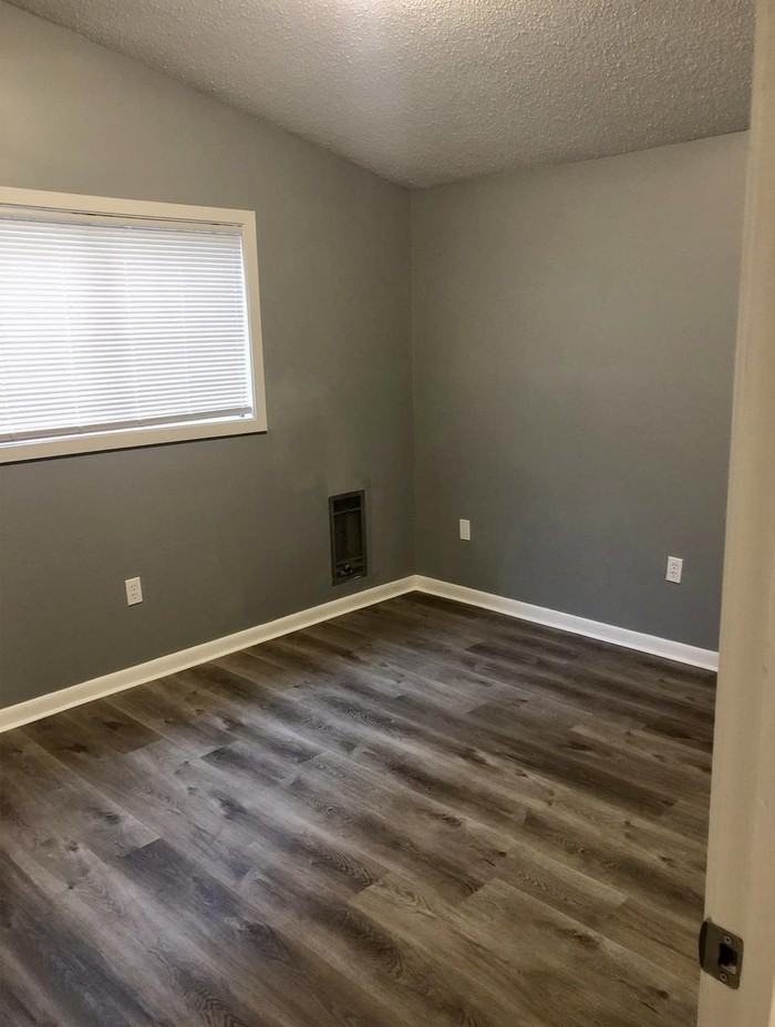 4207 University St - Photo 5 of 10