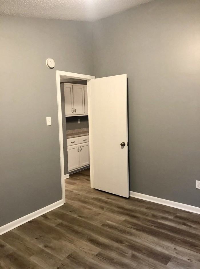 4207 University St - Photo 6 of 10
