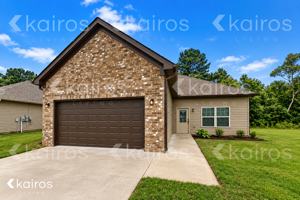 featured image of 555 White Oak Cir