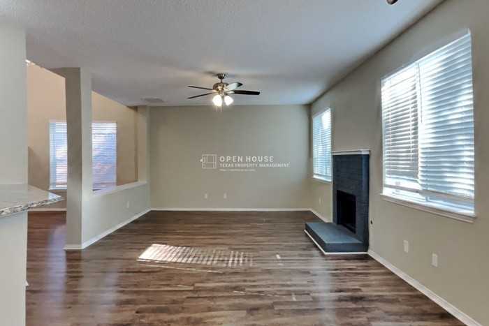 1645 Prescott Cir - Photo 4 of 20