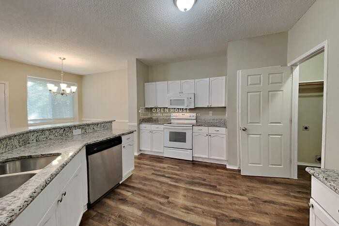 1645 Prescott Cir - Photo 6 of 20