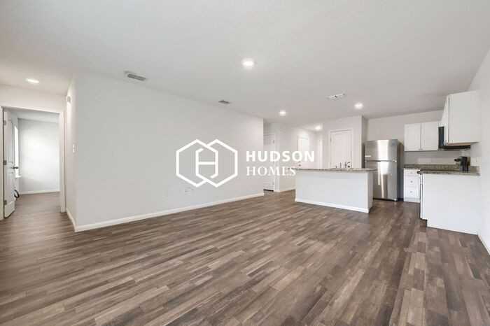 1402 Plum St - Photo 4 of 14