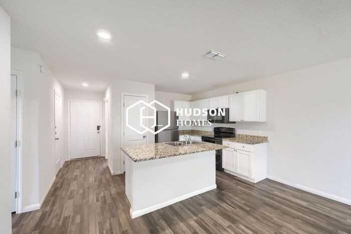 1402 Plum St - Photo 5 of 14