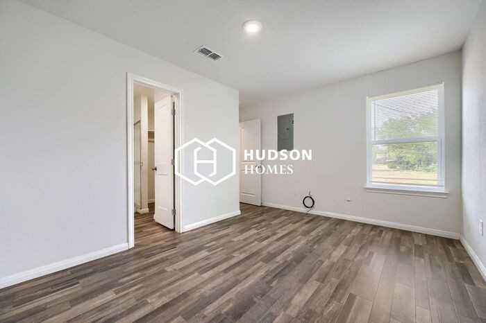 1402 Plum St - Photo 7 of 14
