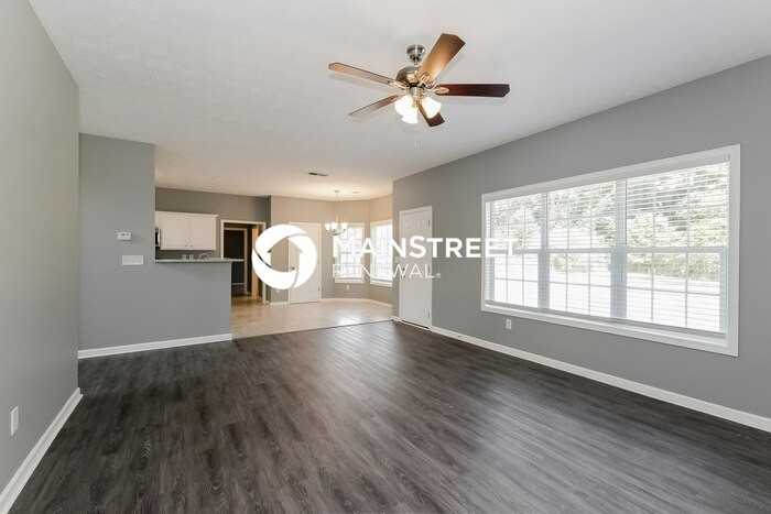 2604 Santa Fe Ct Se - Photo 3 of 16