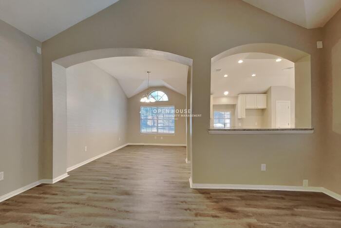 2601 Crestwood Dr - Photo 4 of 23