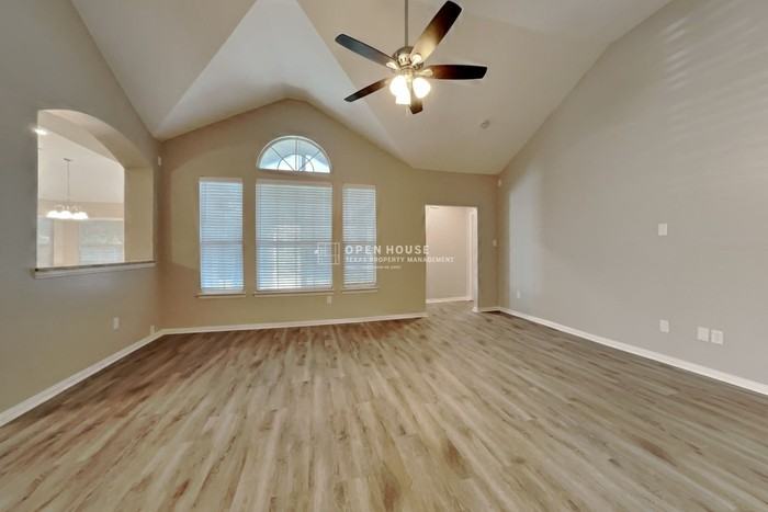 2601 Crestwood Dr - Photo 5 of 23