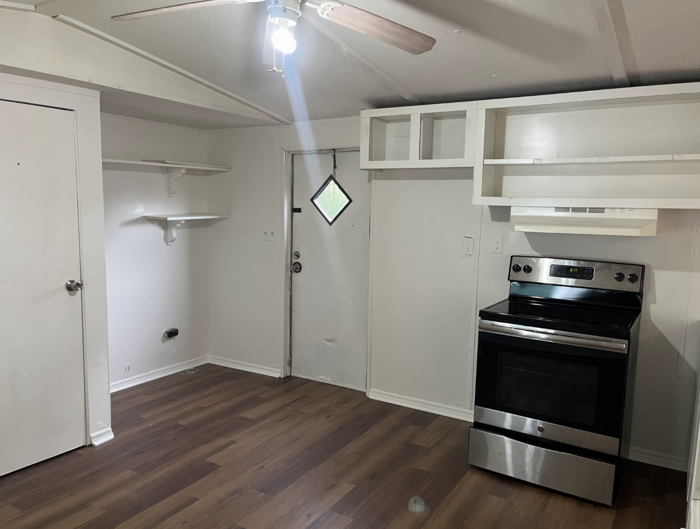 176 Coconut Ln - Photo 3 of 5