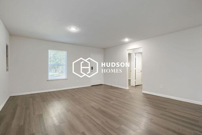 712 W Washington St - Photo 3 of 14