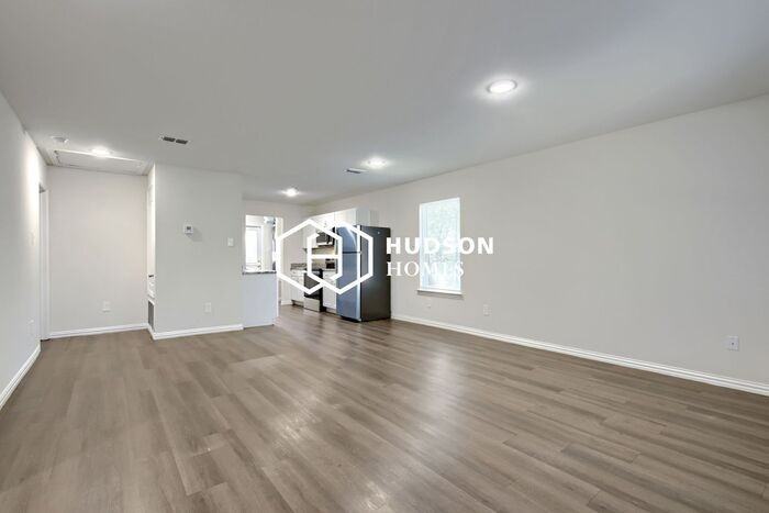 712 W Washington St - Photo 4 of 14