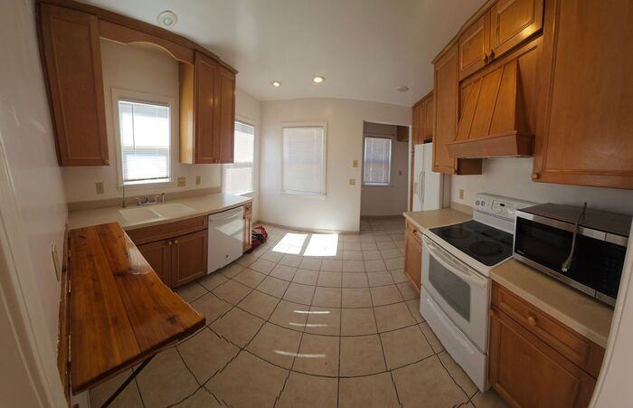 519 Wonder St - Photo 5 of 17