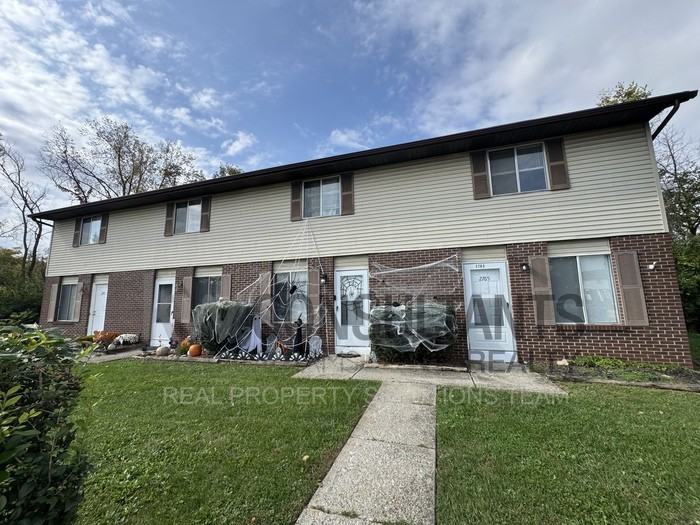 2765 Walden Bluff Ct - Photo 2 of 23