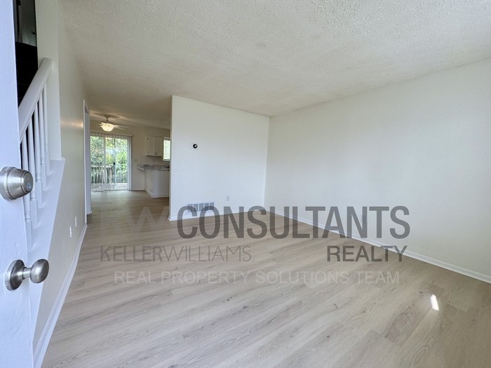 2765 Walden Bluff Ct - Photo 3 of 23