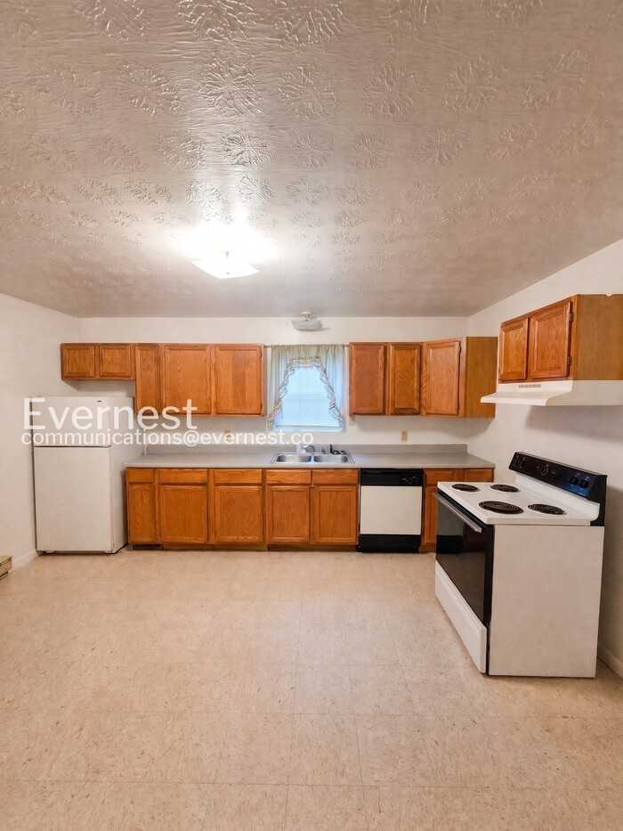 187 Glenn St #3C - Photo 4 of 10