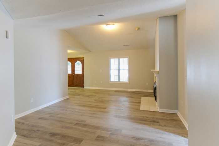 167 Cheshire Ct - Photo 2 of 10