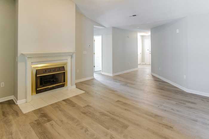 167 Cheshire Ct - Photo 3 of 10