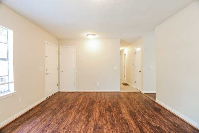 5696 Desoto Dr - Photo 4 of 12