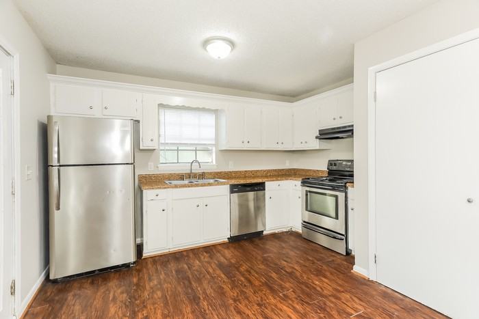 5696 Desoto Dr - Photo 6 of 12