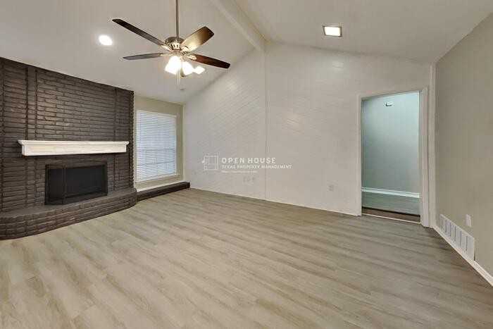5711 Trails Edge Ct - Photo 4 of 21