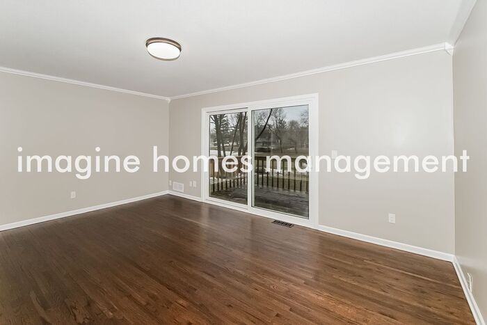 10640 Wren St Nw - Photo 4 of 20