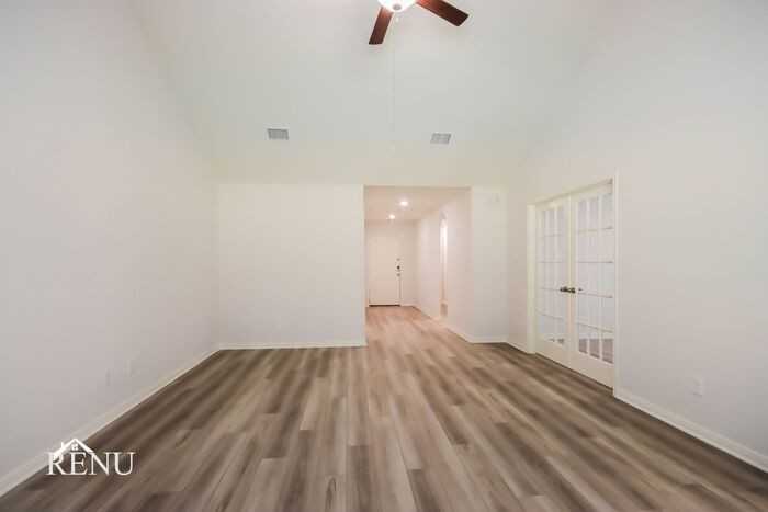 10490 Sweetwater Creek Dr - Photo 5 of 21