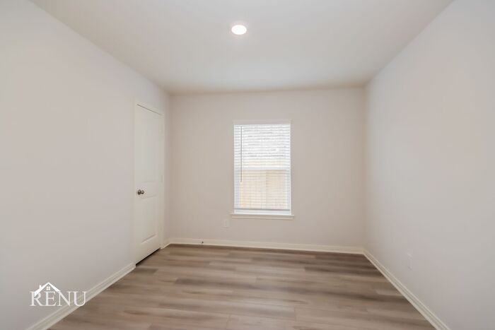 10490 Sweetwater Creek Dr - Photo 7 of 21