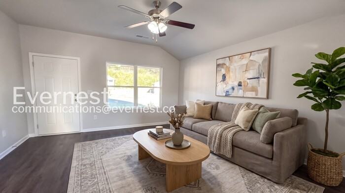 215 Tiffany Ln - Photo 2 of 18