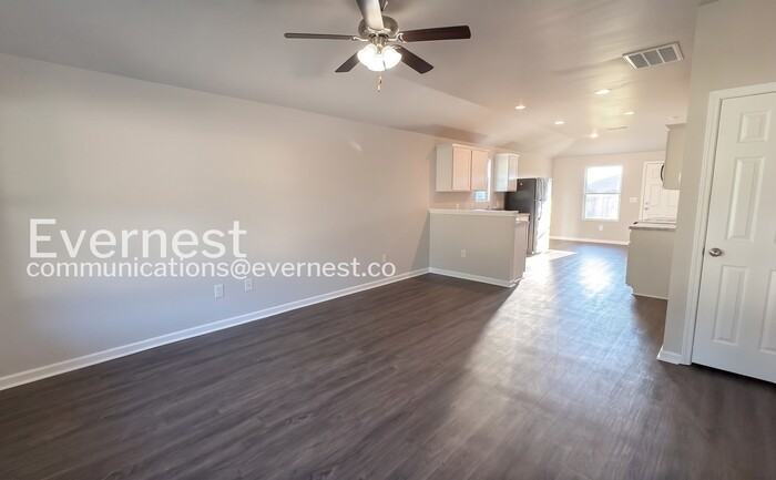 215 Tiffany Ln - Photo 4 of 18