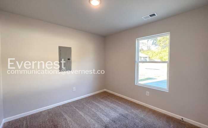 215 Tiffany Ln - Photo 7 of 18