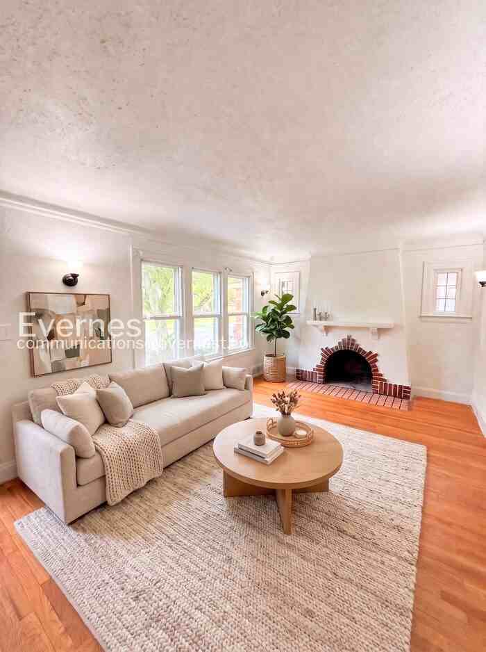 15756 Robson St - Photo 2 of 26
