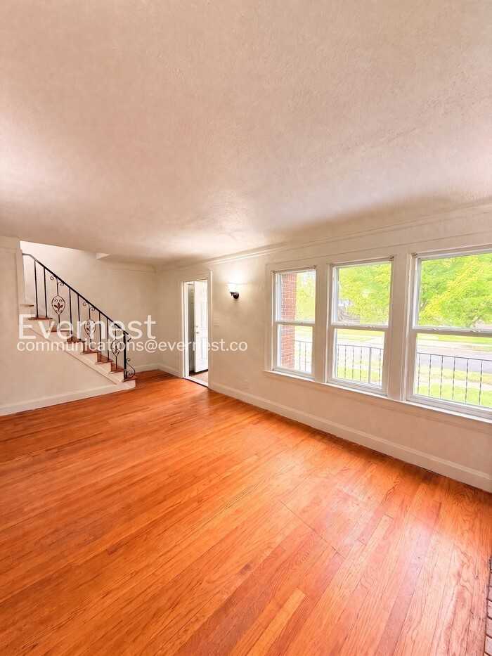 15756 Robson St - Photo 7 of 26