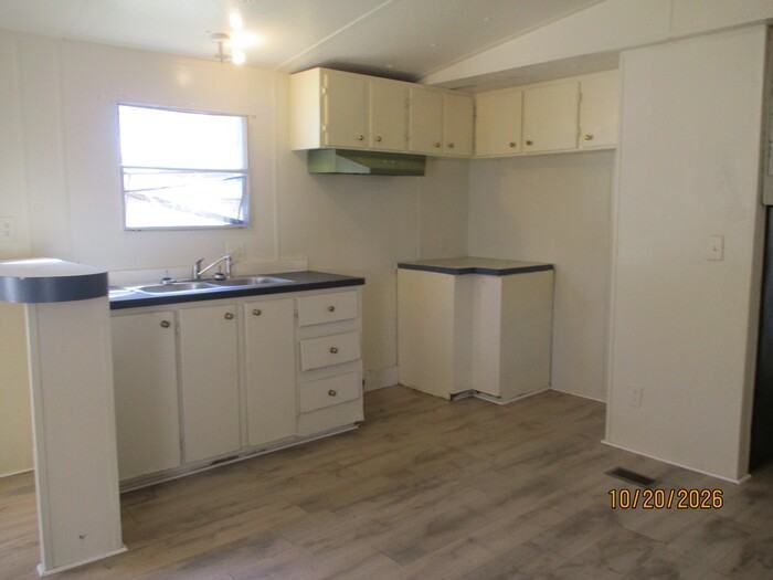 1059 Canyon Ln - Photo 3 of 6