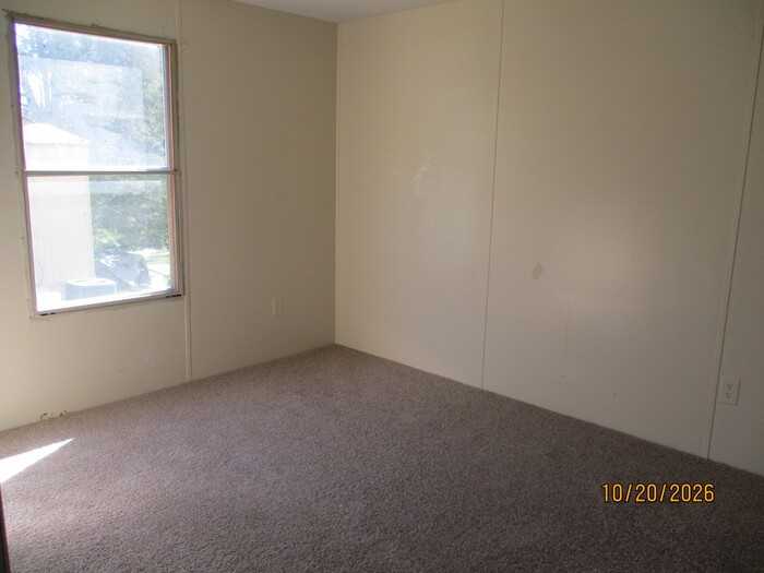 1059 Canyon Ln - Photo 5 of 6