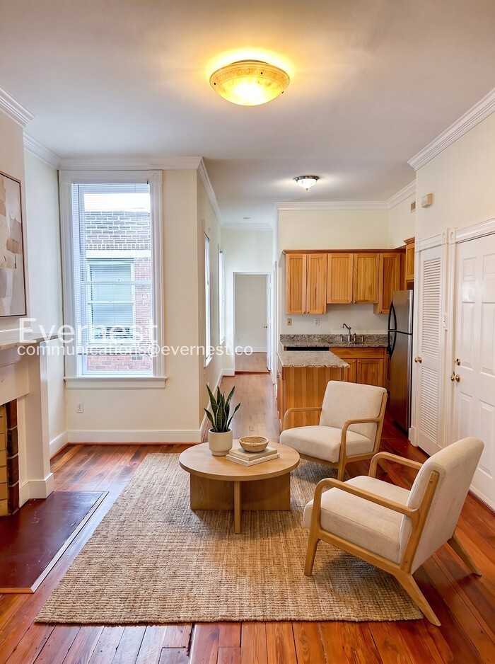 218 W Marshall St #B - Photo 2 of 15