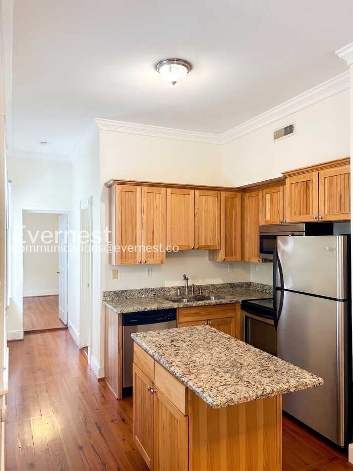 218 W Marshall St #B - Photo 4 of 15