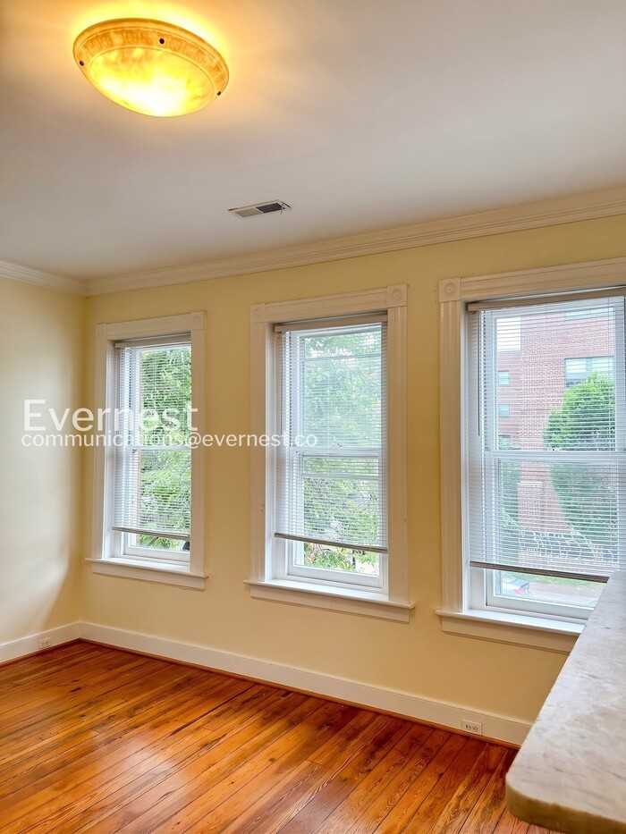 218 W Marshall St #B - Photo 7 of 15