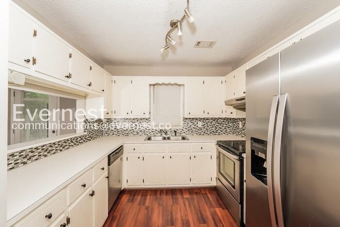 2183 Cheshire Dr - Photo 4 of 23