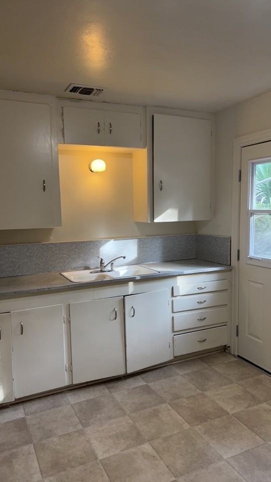 4028 Ridge St - Photo 3 of 15