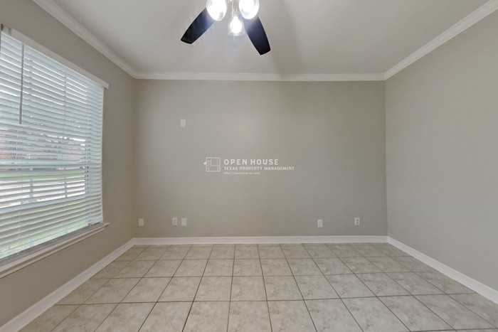 23127 Willow Canyon Dr - Photo 4 of 20