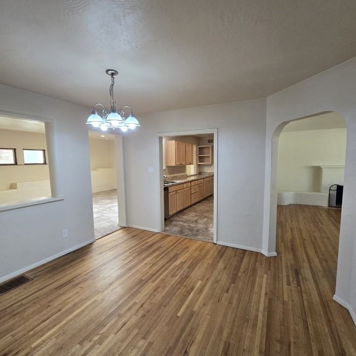 2618 Haines Ave Ne - Photo 6 of 39