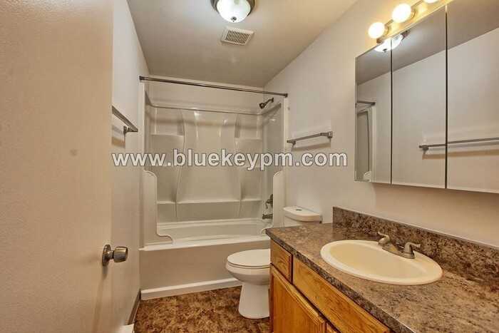 4117 Ne St Johns Rd #5 - Photo 6 of 8