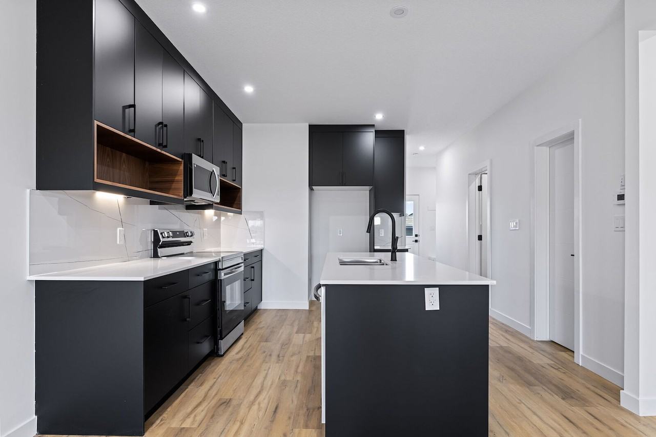 16514 21 Ave Sw - Photo 2 of 13